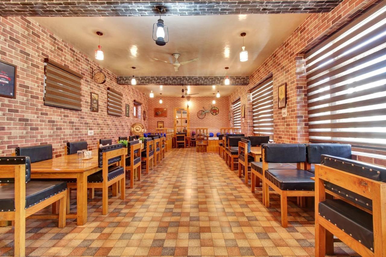 Srīnagar Super Oyo Capital O 91600 The Village Classic Hotel And Restaurant מראה חיצוני תמונה