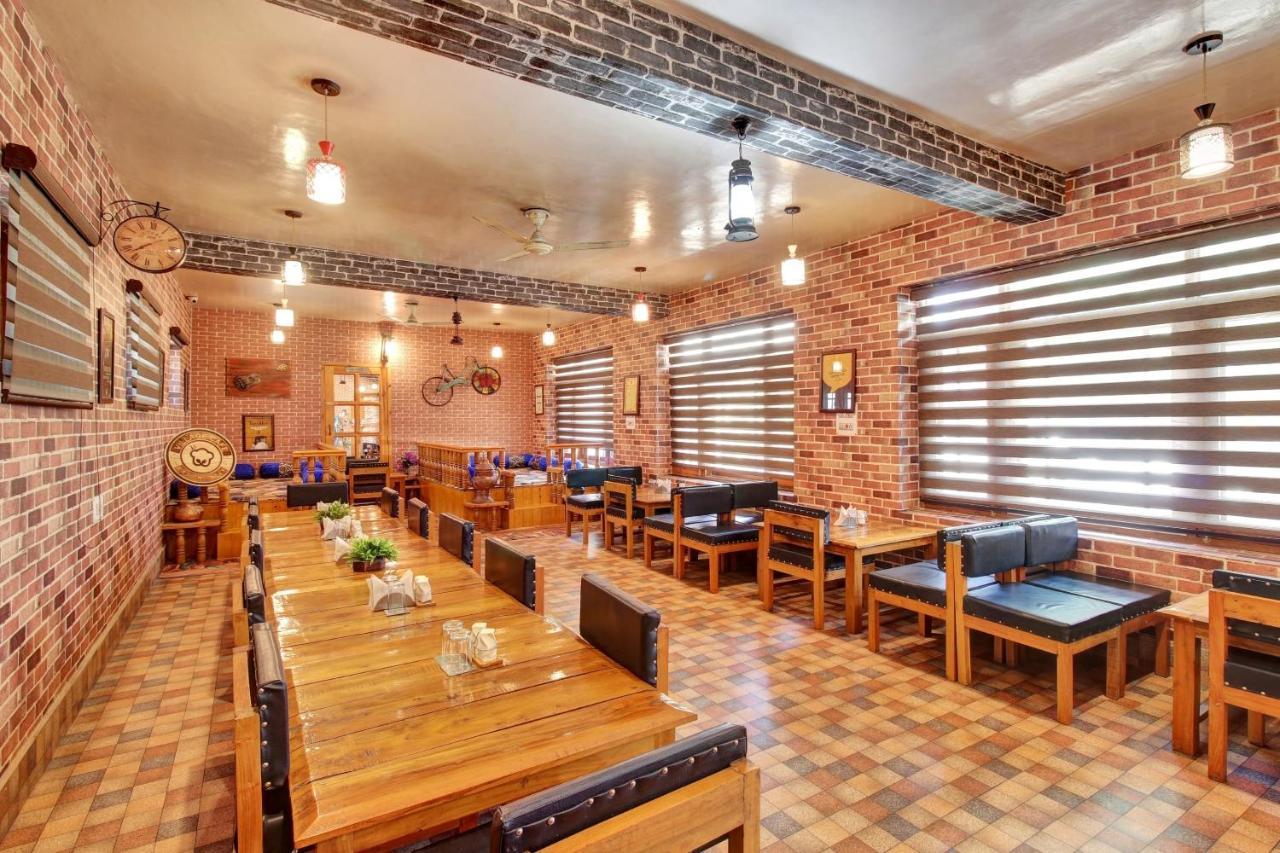Srīnagar Super Oyo Capital O 91600 The Village Classic Hotel And Restaurant מראה חיצוני תמונה